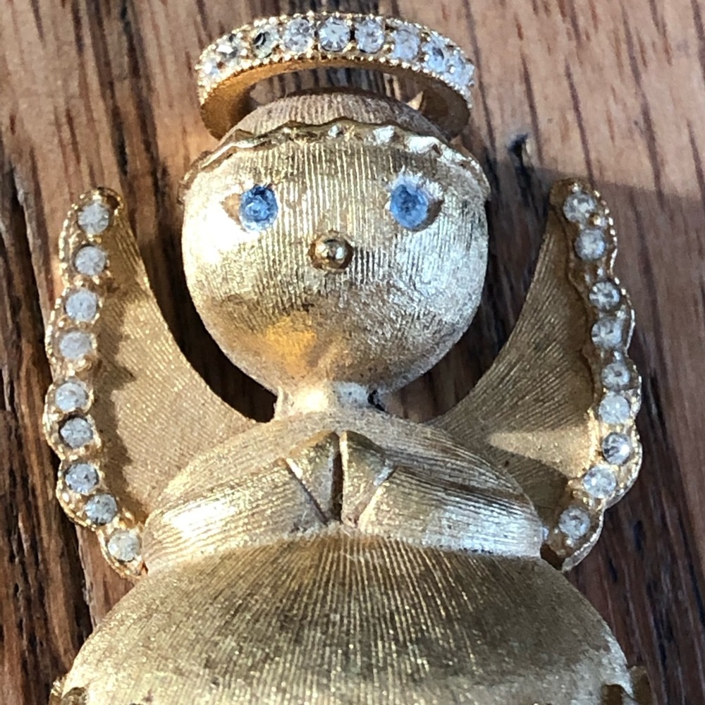 Vintage Ultra Gold Angel Brooch